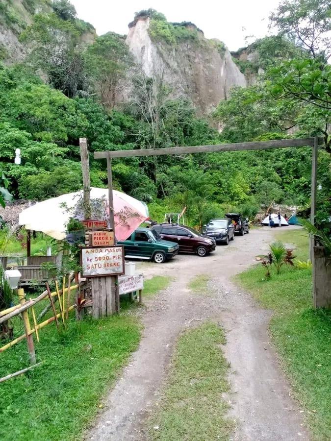 Tapian Ratu Camp Real Bukittinggi Exterior photo