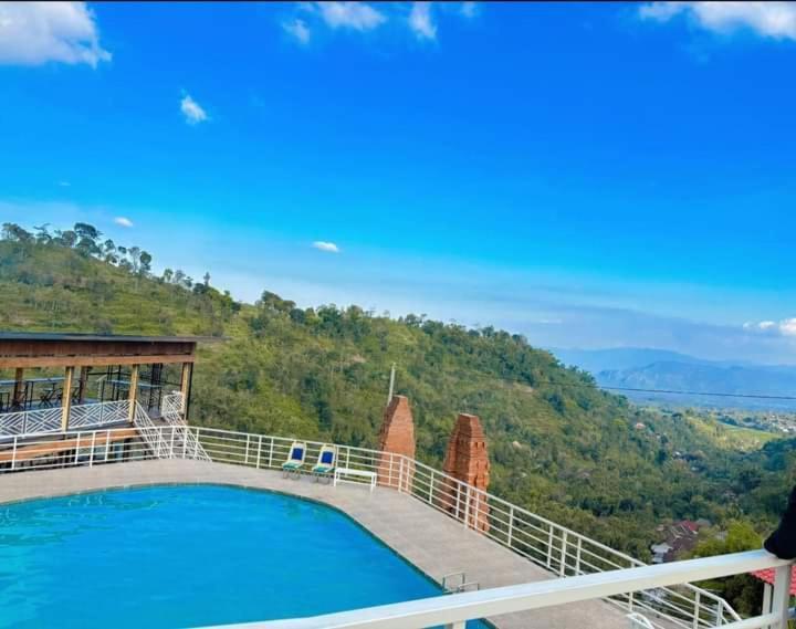 Tapian Ratu Camp Real Bukittinggi Exterior photo